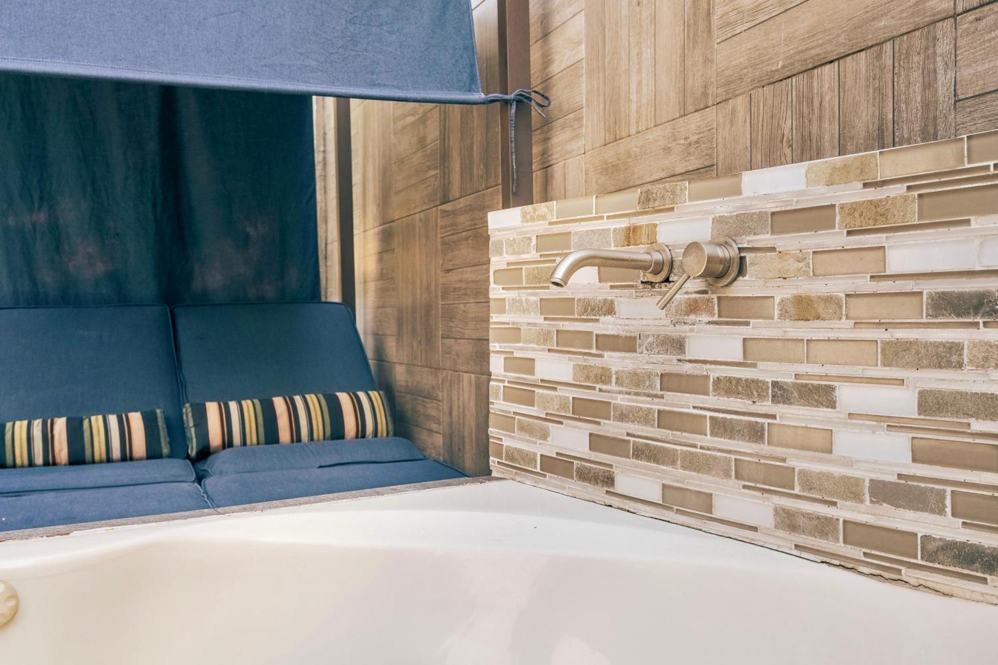 Apartamento Loft Art&Design, 2 JACUZZIS PRIVADOS, ALBERCA, TERRAZA Y ASADOR! Cuernavaca Exterior foto